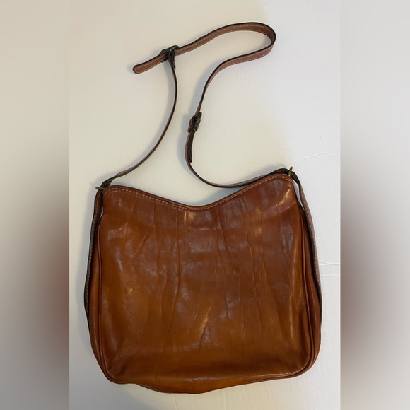 Vintage Pielle Leather Crossbody Bag with Adjustable Strap - Picture 2 of 8